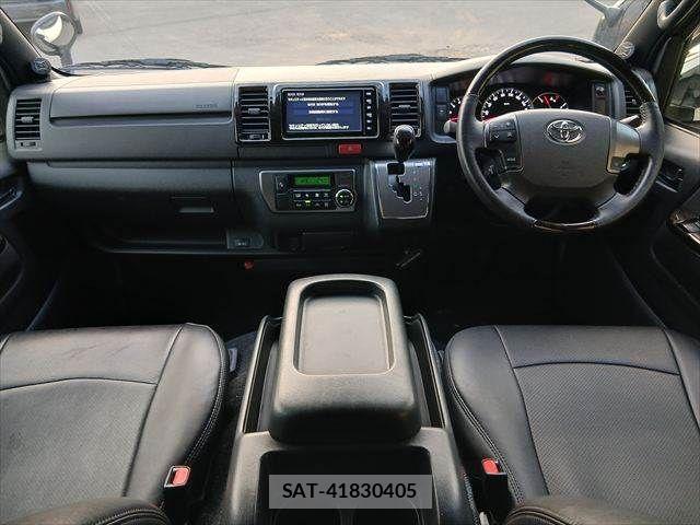 Toyota HIACE VAN 2020-08 8832137-2