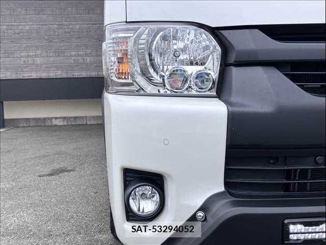Toyota HIACE VAN 2020-12 8832122-9