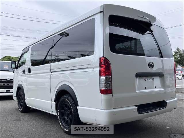 Toyota HIACE VAN 2020-12 8832122-15