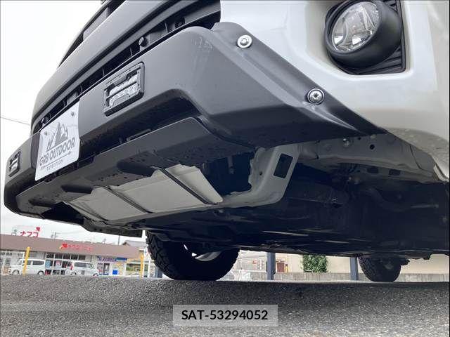 Toyota HIACE VAN 2020-12 8832122-23