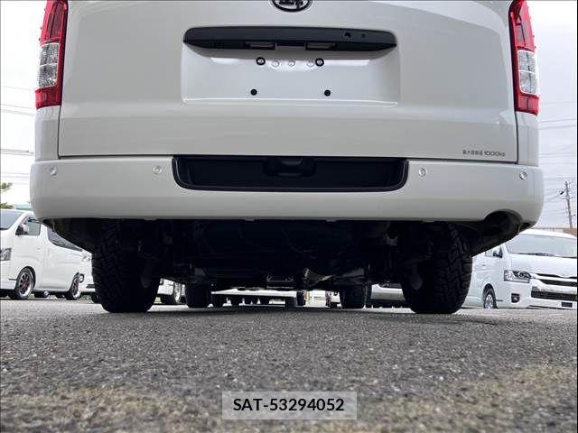 Toyota HIACE VAN 2020-12 8832122-26