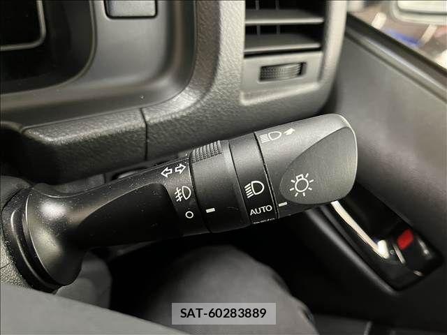 Toyota HIACE VAN 2020-09 8832116-13