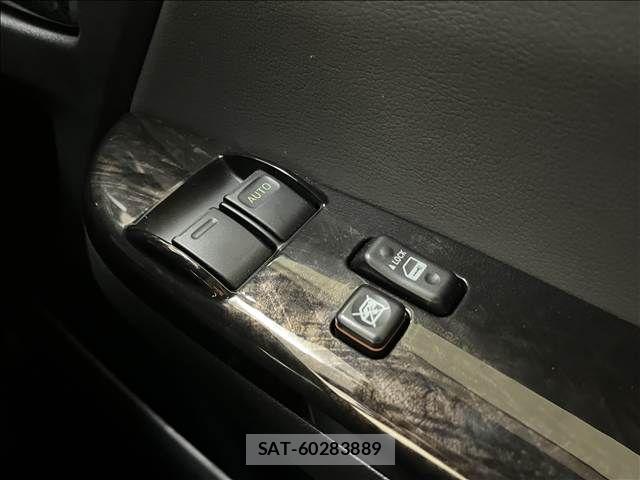 Toyota HIACE VAN 2020-09 8832116-17