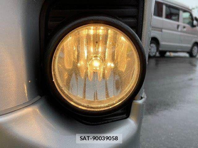 Toyota HIACE VAN 2020-12 8832128-12
