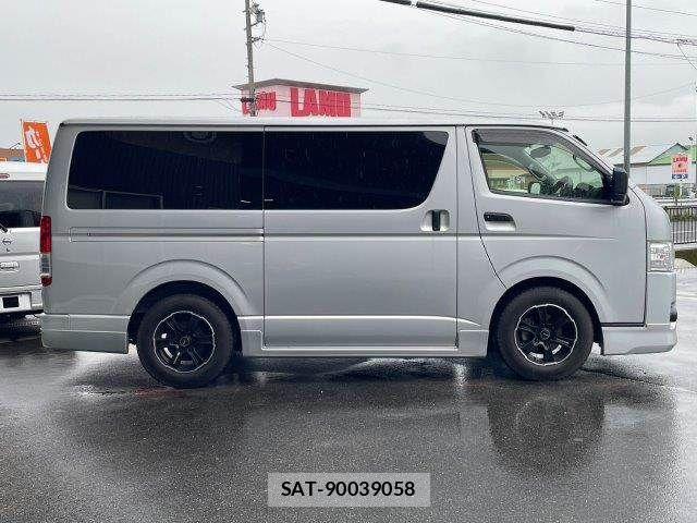 Toyota HIACE VAN 2020-12 8832128-16