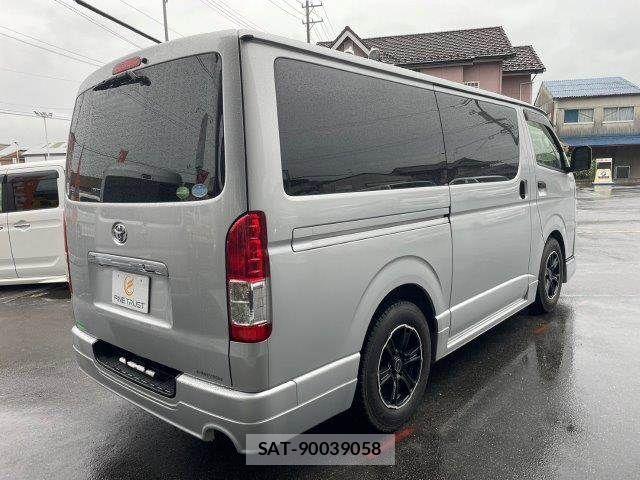 Toyota HIACE VAN 2020-12 8832128-17