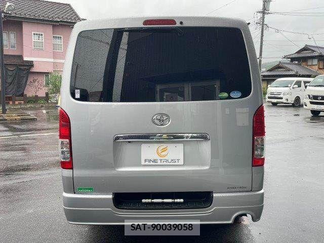 Toyota HIACE VAN 2020-12 8832128-18