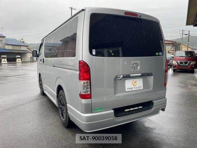 Toyota HIACE VAN 2020-12 8832128-19