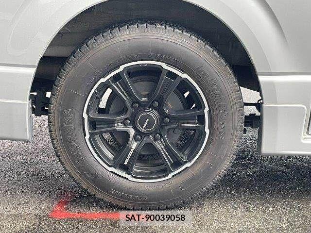 Toyota HIACE VAN 2020-12 8832128-27