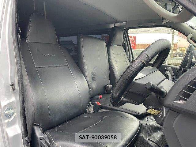 Toyota HIACE VAN 2020-12 8832128-7