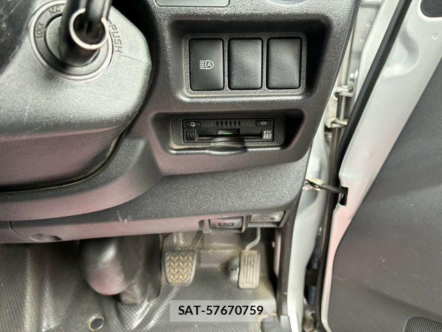 Toyota HIACE VAN 2019-12 8832144-13