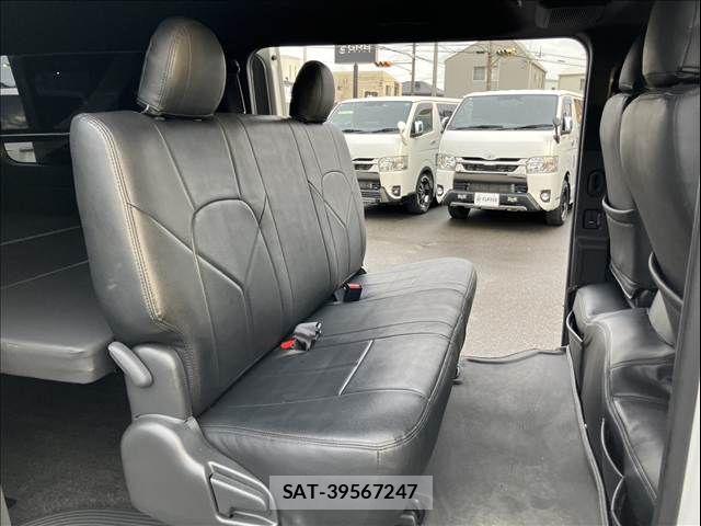 Toyota HIACE VAN 2024-03 8832114-14
