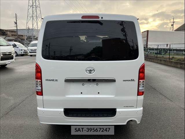 Toyota HIACE VAN 2024-03 8832114-17