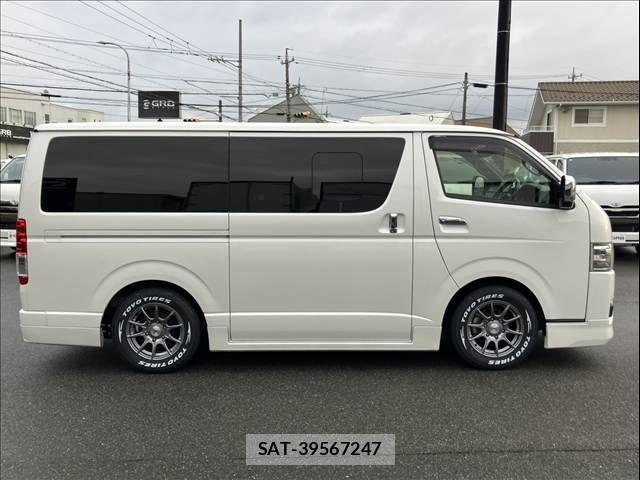 Toyota HIACE VAN 2024-03 8832114-18