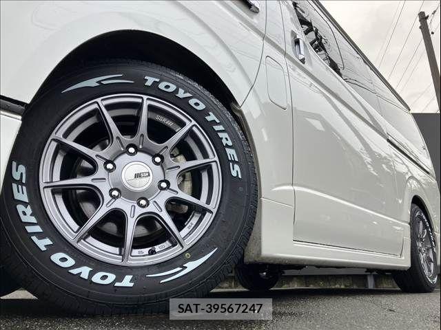 Toyota HIACE VAN 2024-03 8832114-1