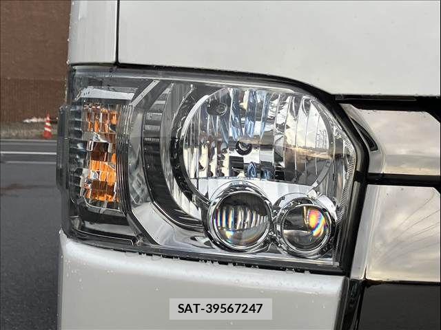 Toyota HIACE VAN 2024-03 8832114-24