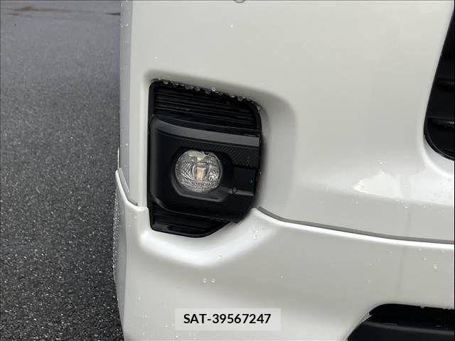 Toyota HIACE VAN 2024-03 8832114-25