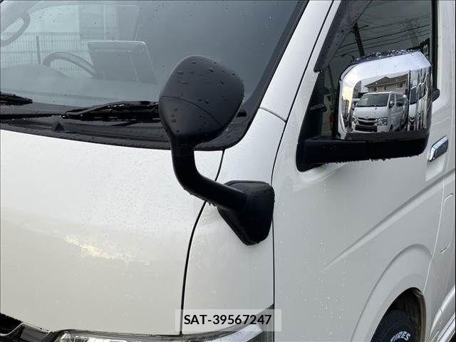 Toyota HIACE VAN 2024-03 8832114-26