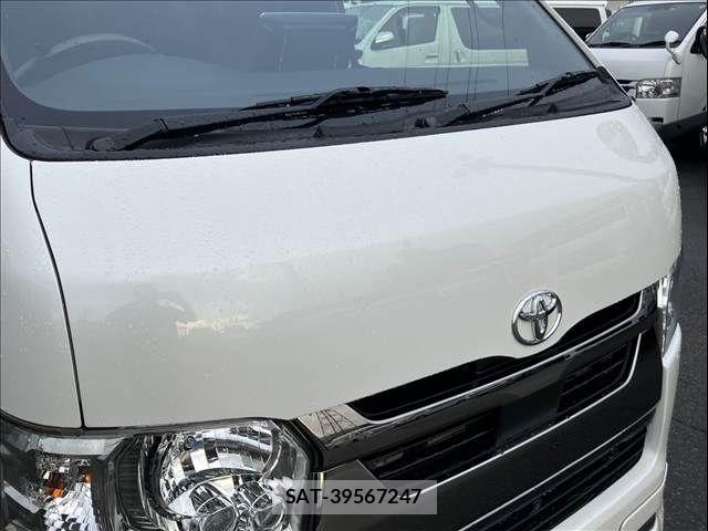Toyota HIACE VAN 2024-03 8832114-27