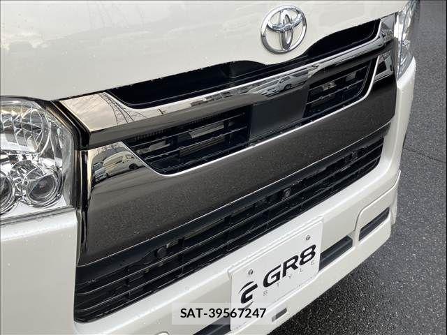 Toyota HIACE VAN 2024-03 8832114-28