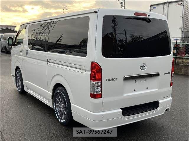 Toyota HIACE VAN 2024-03 8832114-7