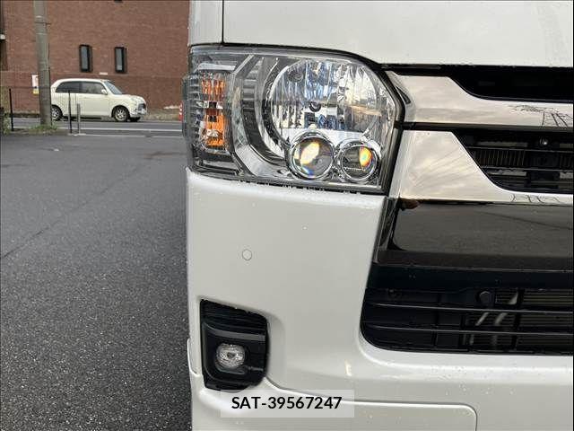 Toyota HIACE VAN 2024-03 8832114-8