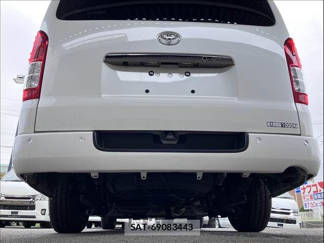 Toyota HIACE VAN 2021-07 8832115-27