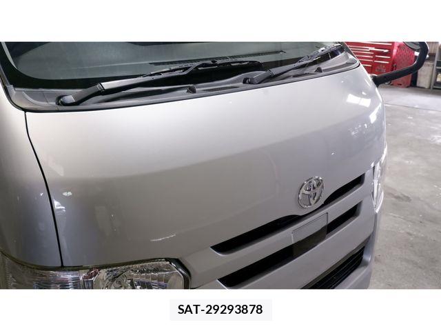 Toyota HIACE VAN 2018-04 8850920-11