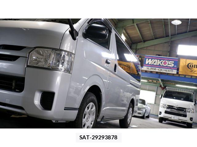 Toyota HIACE VAN 2018-04 8850920-12