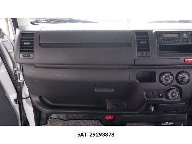 Toyota HIACE VAN 2018-04 8850920-25