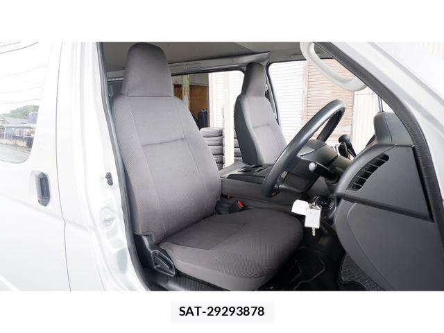 Toyota HIACE VAN 2018-04 8850920-27