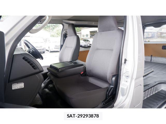 Toyota HIACE VAN 2018-04 8850920-28
