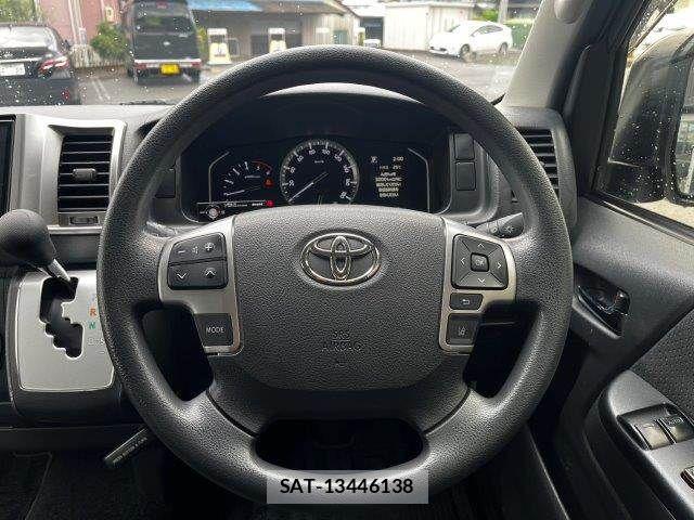 Toyota HIACE VAN 2022-01 8850922-9