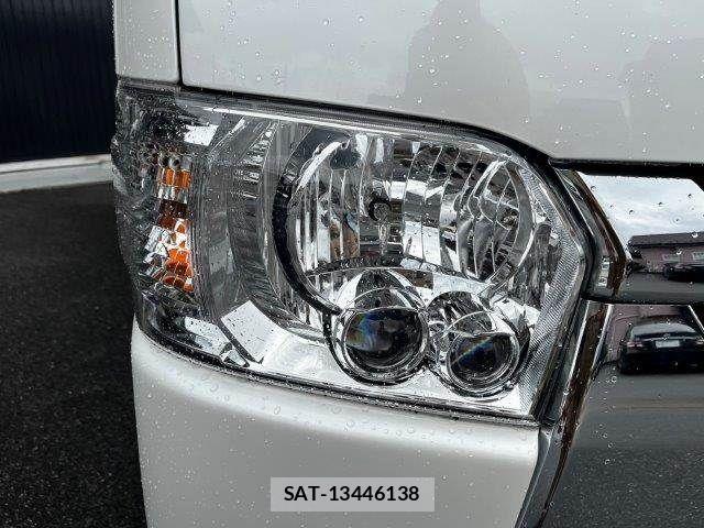 Toyota HIACE VAN 2022-01 8850922-10