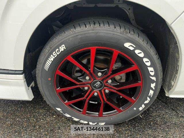 Toyota HIACE VAN 2022-01 8850922-12