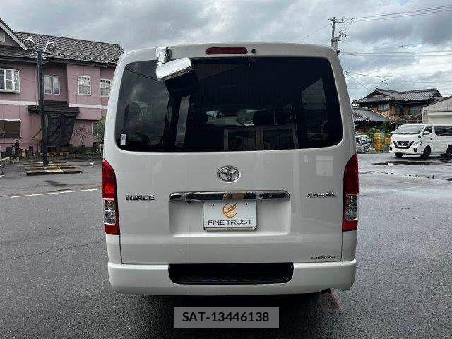 Toyota HIACE VAN 2022-01 8850922-17