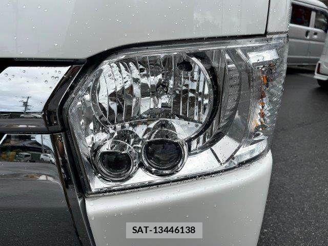 Toyota HIACE VAN 2022-01 8850922-20