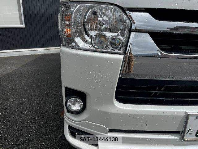 Toyota HIACE VAN 2022-01 8850922-23