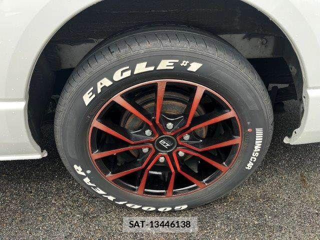 Toyota HIACE VAN 2022-01 8850922-25