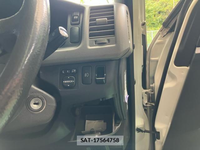 Toyota HIACE VAN 2013-02 8849903-15