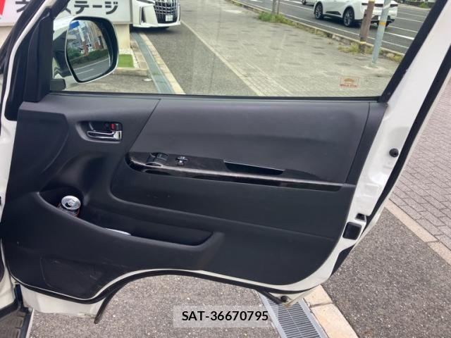 Toyota HIACE VAN 2018-04 8872301-11