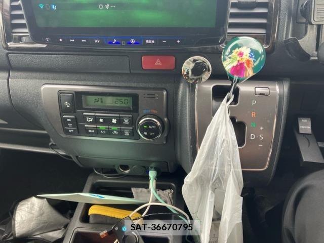 Toyota HIACE VAN 2018-04 8872301-17