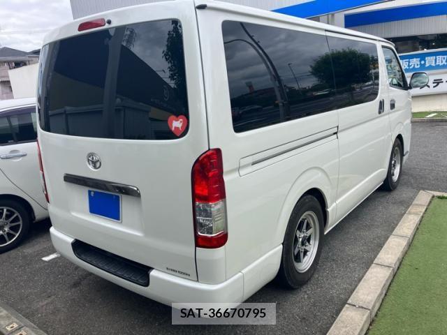 Toyota HIACE VAN 2018-04 8872301-2