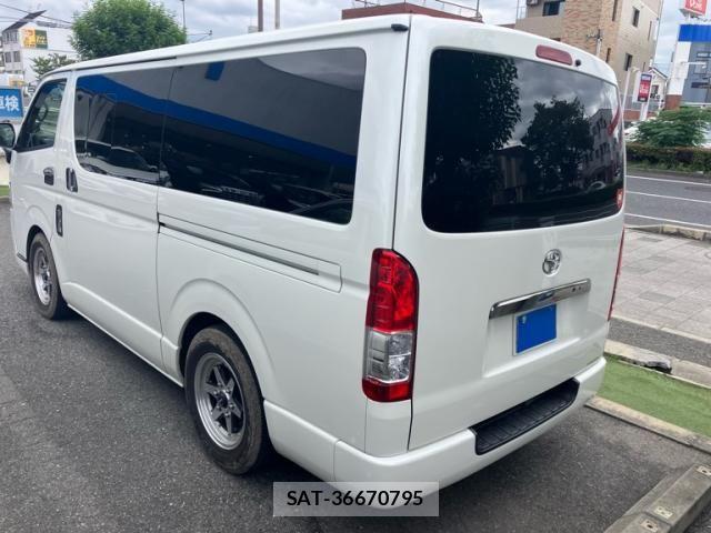 Toyota HIACE VAN 2018-04 8872301-3