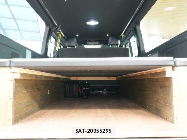 Toyota HIACE VAN 2023-06 8872287-9