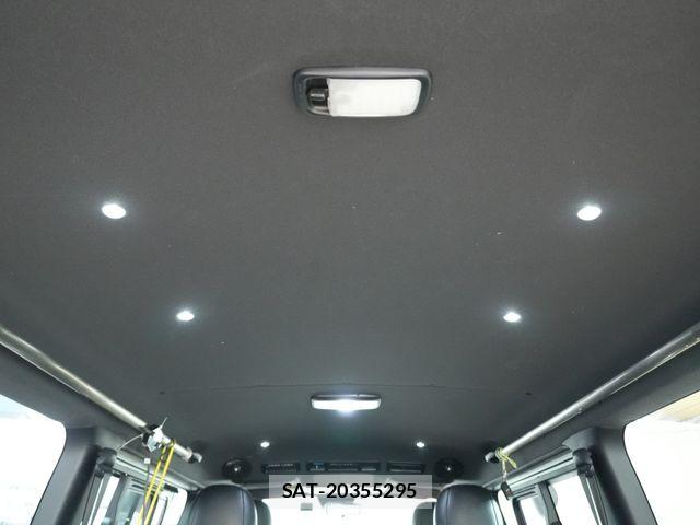 Toyota HIACE VAN 2023-06 8872287-18
