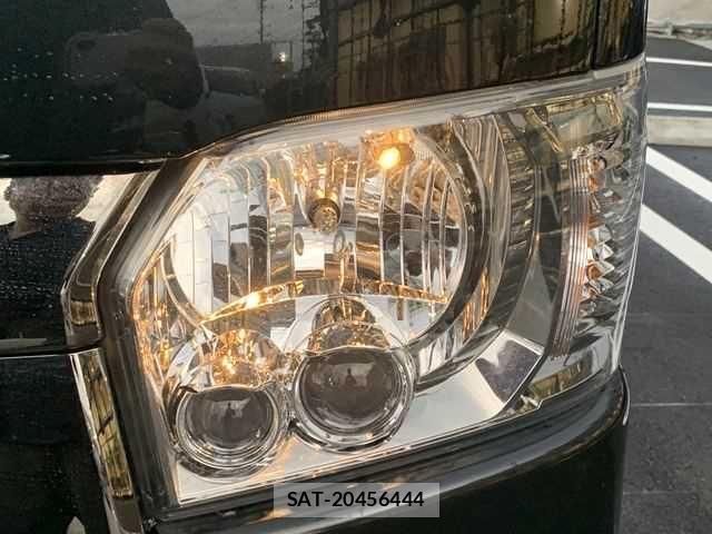 Toyota HIACE VAN 2023-12 8872289-21