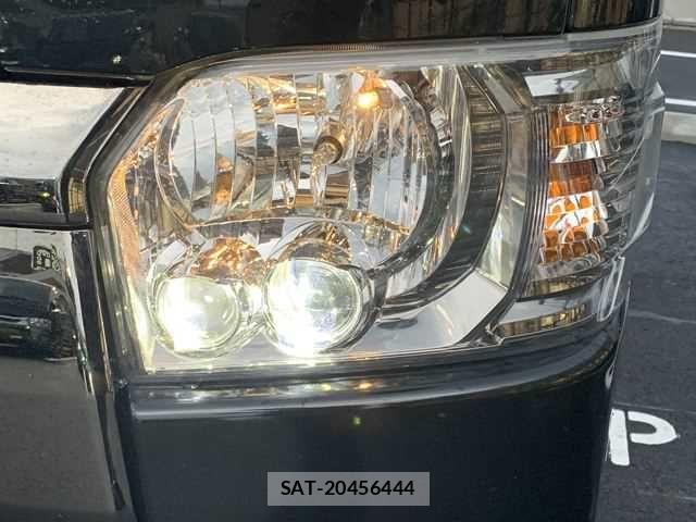 Toyota HIACE VAN 2023-12 8872289-29