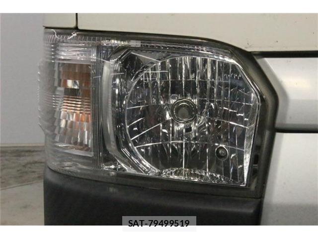 Toyota HIACE VAN 2018-08 8872300-11