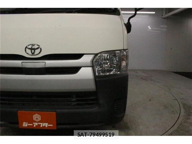 Toyota HIACE VAN 2018-08 8872300-12